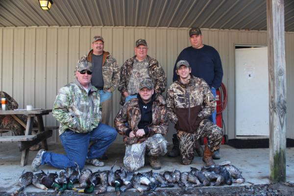 ducks-n-dogs-duck-hunting-groups-photo-93